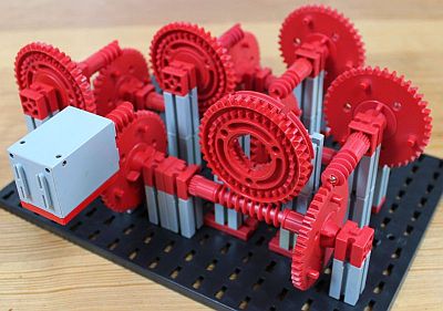 fischertechnik-Ewigkeitsmaschine (Foto: Dirk Fox)