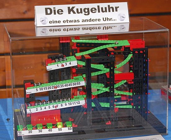 fischertechnik-Kugeluhr von Andreas Tacke