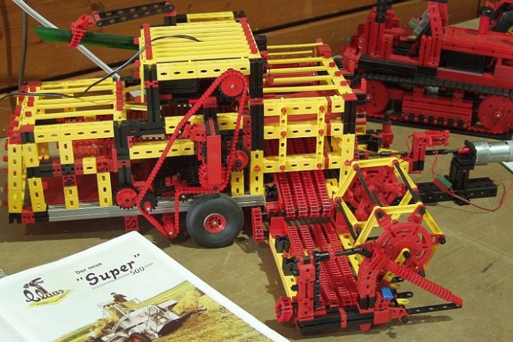 Modell eines Claas-Mähdreschers aus den 1930er Jahren (von Claus Ludwig)