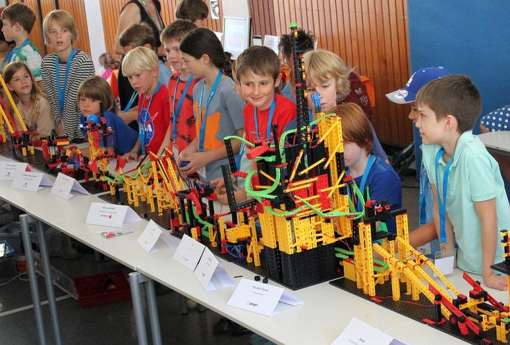 Ball-Weitergabe-Maschine (Ausschnitt) 2016